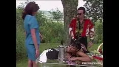 Jouer La bruna con le tette grosse adora scopare da dietro in giardino