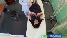 Play Doctor fucks a voluptuous patient on the desk