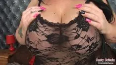 Play She sucks a small dildo until she puts it in her pussy