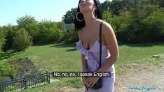 Romanca primeste 150 de euro sa faca o partida de sex in public