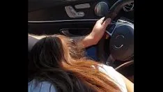 Reproduzir O bom pau russo chupa ela pra passear em seu carro de luxo