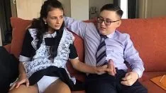 Abspielen 18-jährige Jungfrau hat Sex mit Nanny, die Analsex bevorzugt