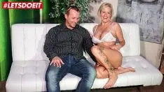 Play The 55-year-old mature has sex on webcam