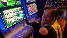 Redare castiga la casino o partida de sex cu futacios viril