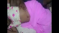 Reproduzir Ele acorda a namorada com línguas na vagina e engasgando