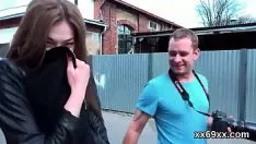 Een fotograaf wil xxx met hem doen in het hotel