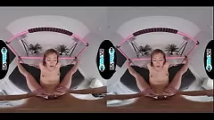 Reproducir La experiencia pornográfica en realidad virtual extremadamente flexible de Sophia Sultry