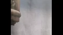 Reproduzir Sessão de banho solo: visualizações de buceta raspada em close-up