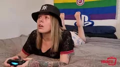 Oynat Balmumu Mumları ile Sıcak Lezbiyen Masaj Ft. Pornstar Joy Sky