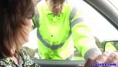 Jouer Broom va baiser un policier parce qu'il n'a pas d'argent