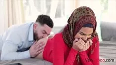 Jouer Porno con Virgin Maya che ha l'orgasmo