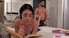 Reproducir La hermanastra nerd de Kylie Rocket se venga con un viaje obsceno