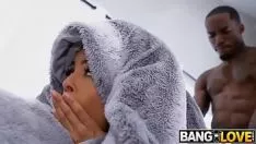 Jouer Clip con il rumeno Futai una penetrazione dura in pizdoc in bagno